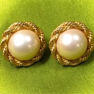 VINTAGE TRIFARI FAUX PEARL & GOLD-TONE PIERCED EARRINGS — Beautiful & Classic!